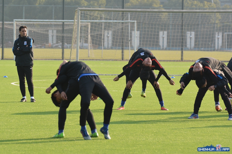 绿地申花U17梯队瞻仰*共中**一大会址不忘初心开启新征程
