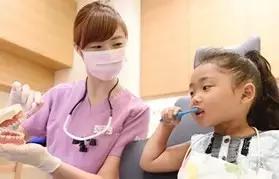 小孩几岁开始自己刷牙,儿童几岁开始刷牙合适