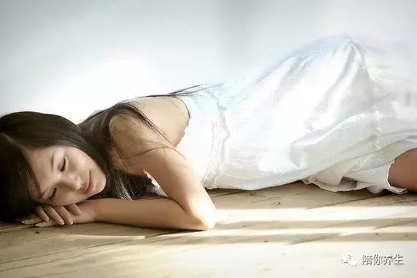 湿热体质有哪些症状反应如何调养,湿热体质的表现症状及调理方法