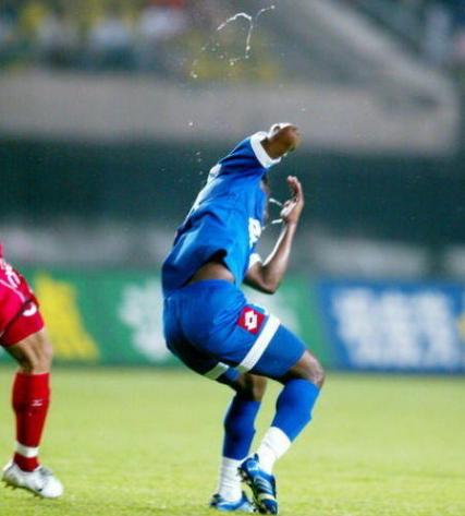 邹市明拳击比赛被打得最惨,邹市明拳击最惨败的一次