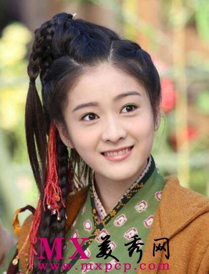 张雪迎气质婉约娇艳靓丽甜美灵动,张雪迎机场清爽造型少女感十足