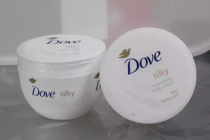 一个月生活费2000可以买大牌吗,一个月两千块钱的工资买的化妆品