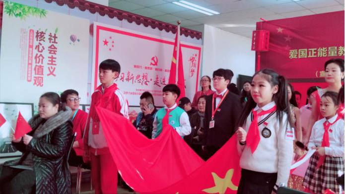 “爱国正能量教育”公益活动启动,小明星郭敬获爱国小主人翁称号