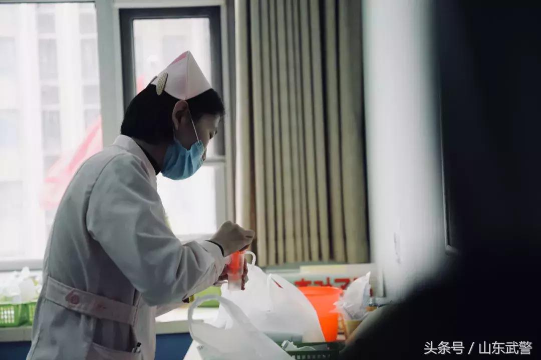 这波感冒来势汹汹,儿科病房爆满!这些医护人员水不敢喝,家不能回!