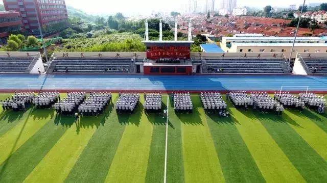 青岛市崂山区第二中学怎么样,崂山二中新校园