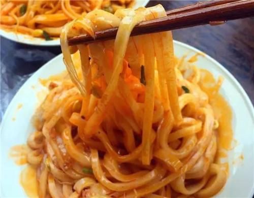 红专南路美食一条街有停车场吗,红专南路老字号美食街