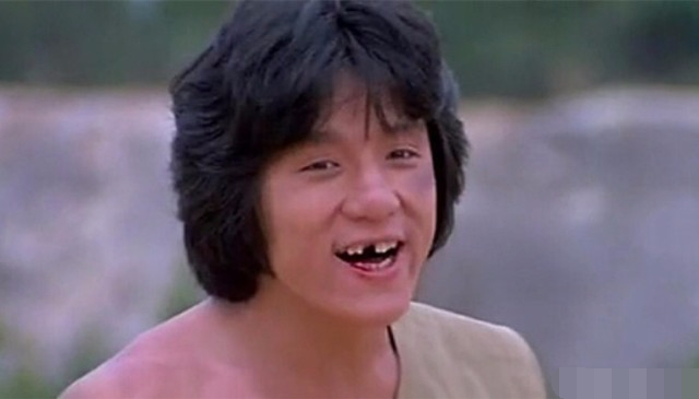 虎哥漫谈香港传奇人物之喜剧功夫打不死的成龙是如何成功的