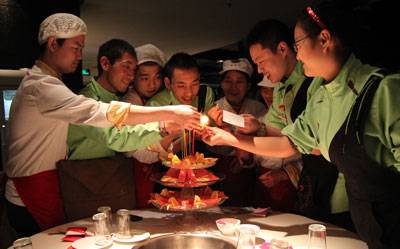 在海底捞当服务员的一天,在海底捞当员工怎么样