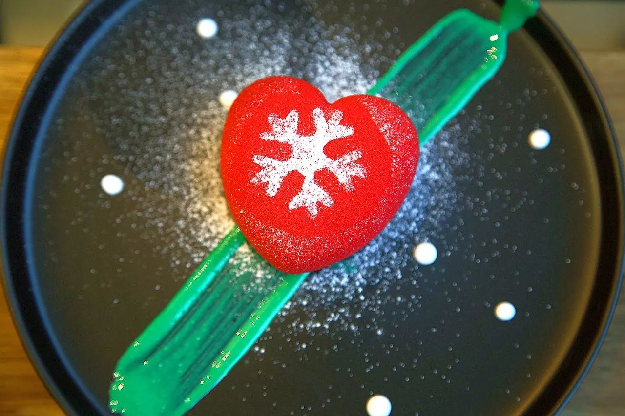 在甜品店里花样调酒？新街口这家网红店让你来了就不想走！