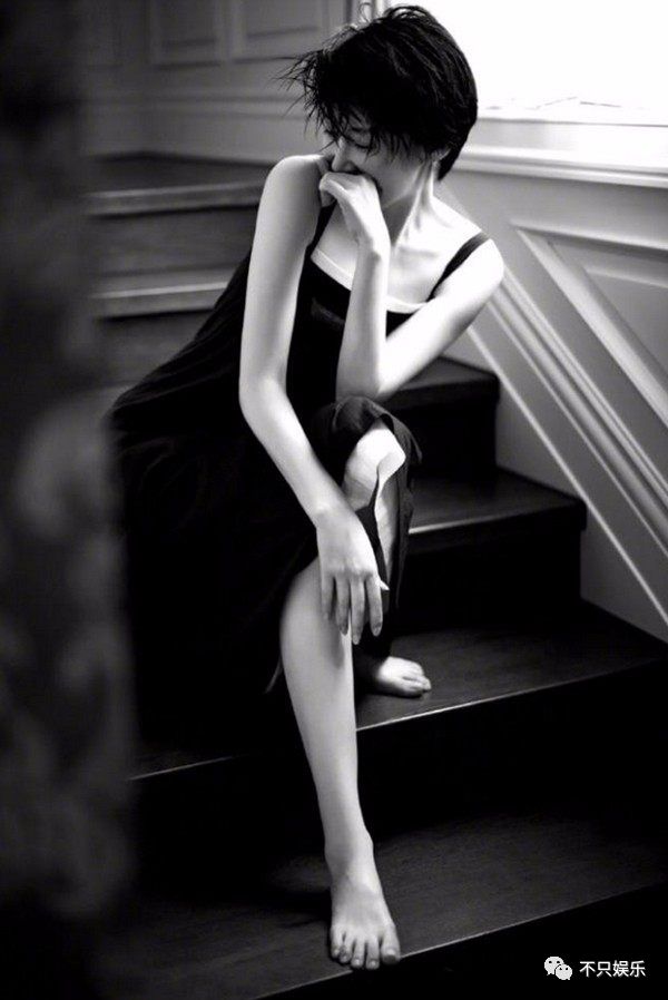 许晴到底是怎么保养的？48岁的年纪还有着少女的模样和*女熟**的身材