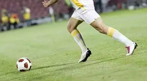 舞动青春不要吝啬你的青春美丽，赶紧加入我们“足球啦啦队”SHOW吧！