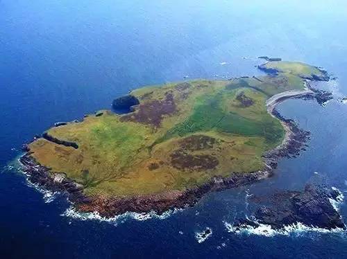 在成都买套房子的钱，出国能干点啥？看完心酸！