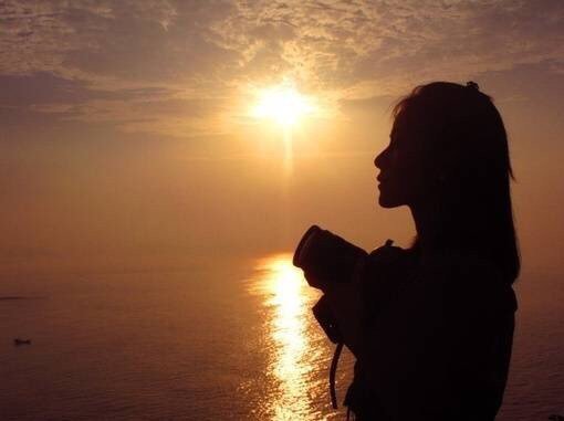 她曾是媒体界红人，却因一部手机，现在连生活没法自理！