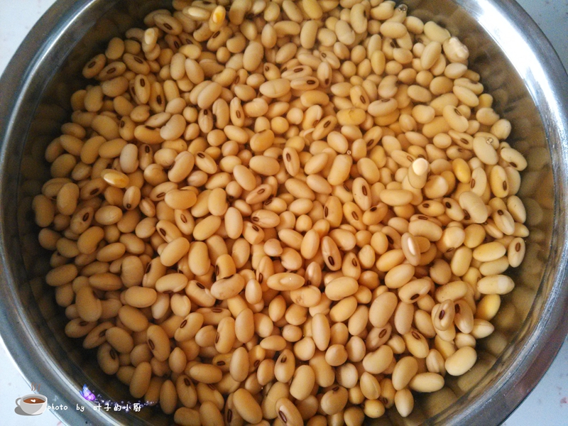 彩椒酱拌饭拌面非常好吃,在家自制万能香菇酱拌饭拌面口感