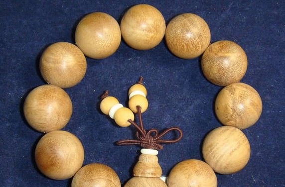 佛珠手串用什么木质最好,木佛珠手串有什么作用和功效