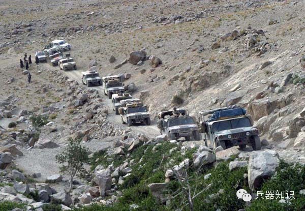 军用悍马和普通悍马做对比,军用悍马和民用悍马