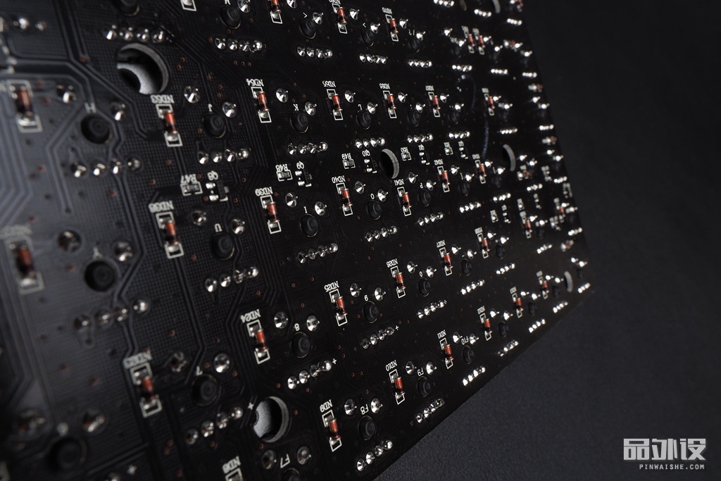 黑爵极客ak33怎么连接电脑,极氪黑爵背光键盘ak33怎么开灯