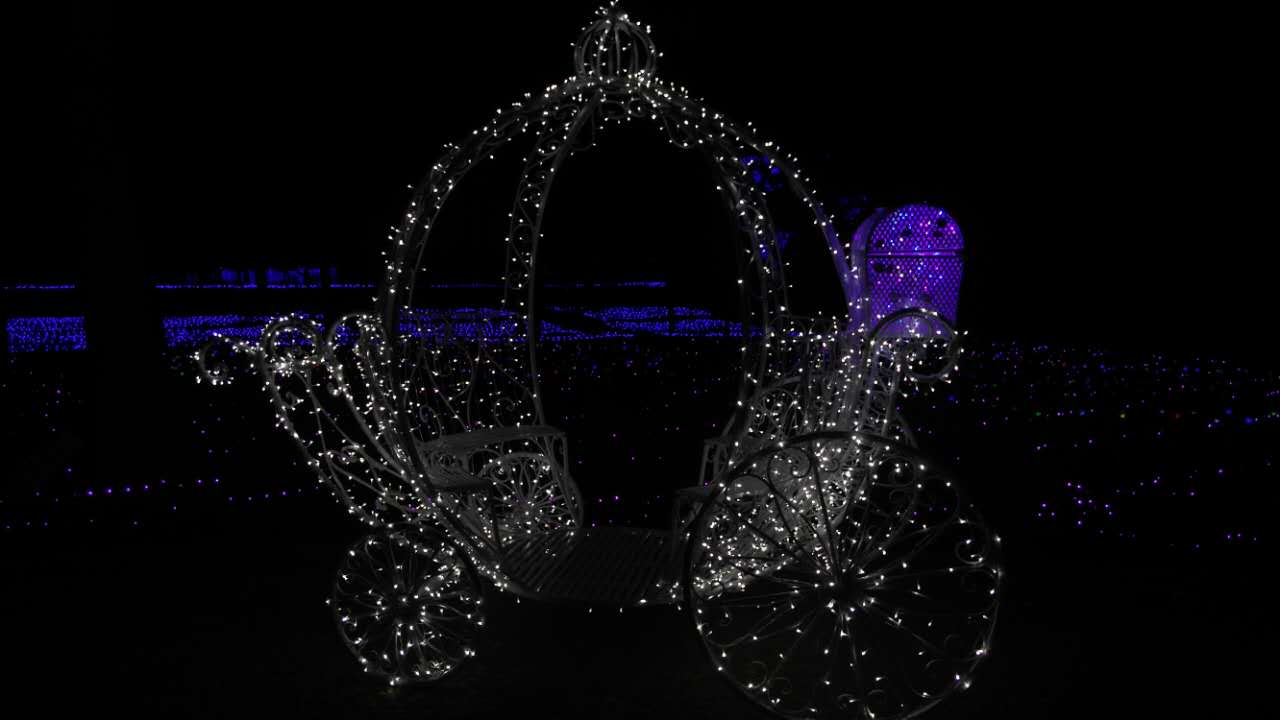 亿万星光点亮世纪欢乐园“奇幻之夜”光影盛宴