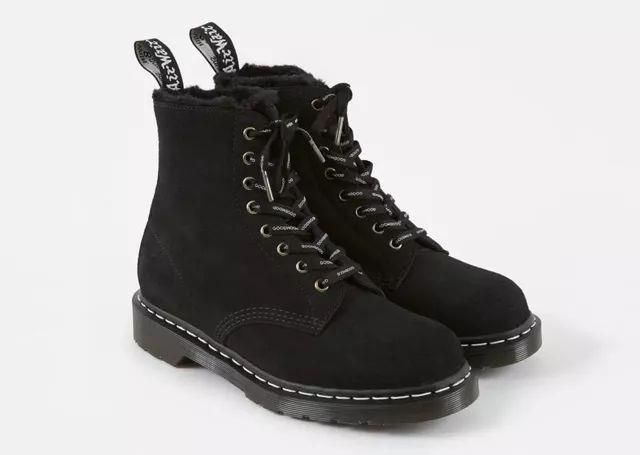 怎么选择一双合适的马丁靴,一双马丁靴的搭配