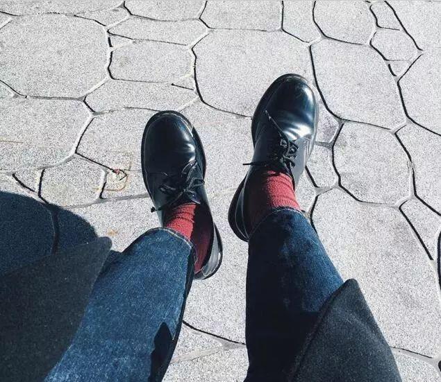 怎么选择一双合适的马丁靴,一双马丁靴的搭配