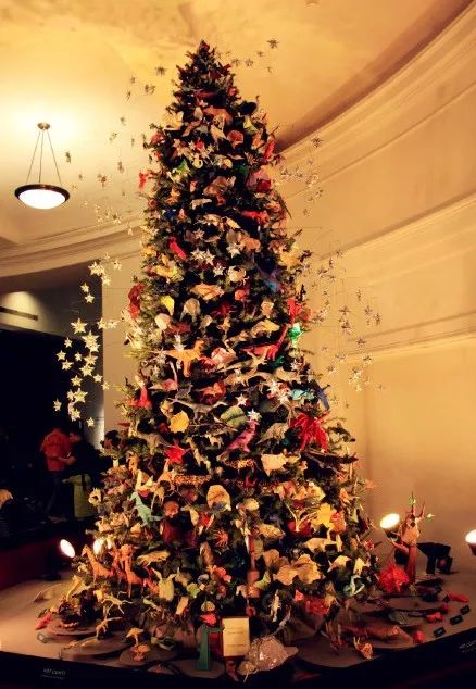 纽约大都会博物馆圣诞树,世界上最大的圣诞树是什么样子