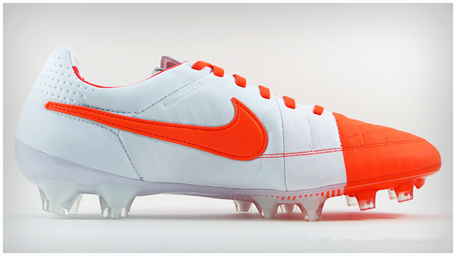 流行易逝经典永存——欧冠赛场上的顶级战靴