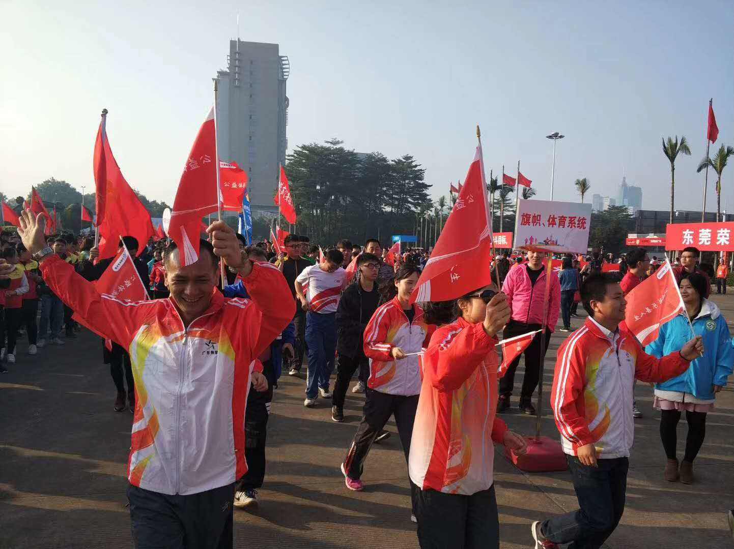 全城沸腾,全城火热人山人海