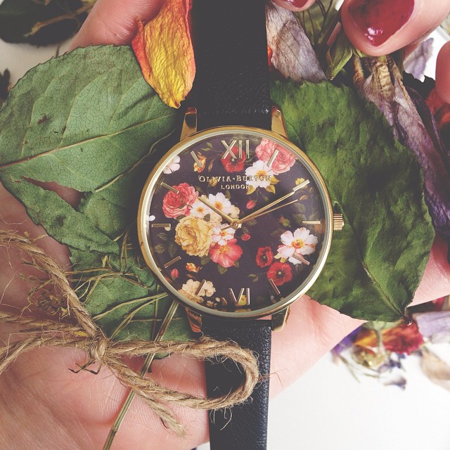 二十几岁的女孩戴什么手表,20几岁适合戴什么手表