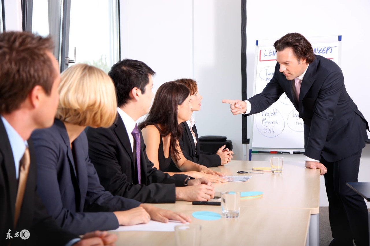 职场领导老是批评你怎么办,职场有人挖苦讽刺你该怎么办