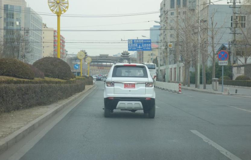 圣诞节热恋生活日记,开着轩逸陪女朋友搜集北京的圣诞树