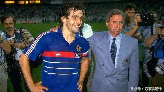 足球史上十大球星排名表,世界十大足球巨星排名