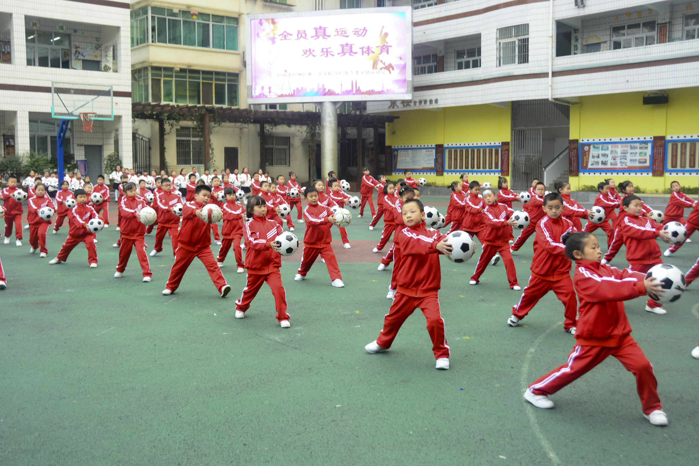 红山区第17小学足球啦啦操,三小校运会啦啦操
