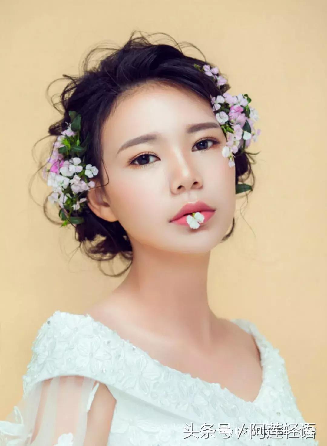 临沂这家店订购婚纱礼就赠送婚礼跟妆！还有定制充电宝赠送哦