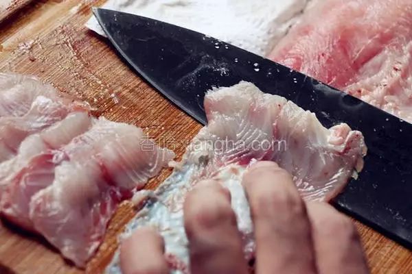 罗非鱼剔鱼骨切鱼片技巧,如何去鱼骨切鱼片视频