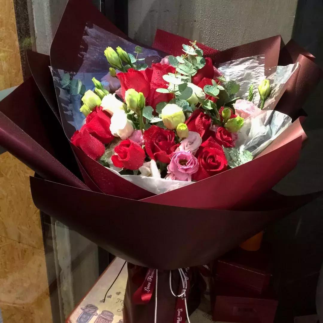 上廓街竟然有间360°鲜花环绕的小店