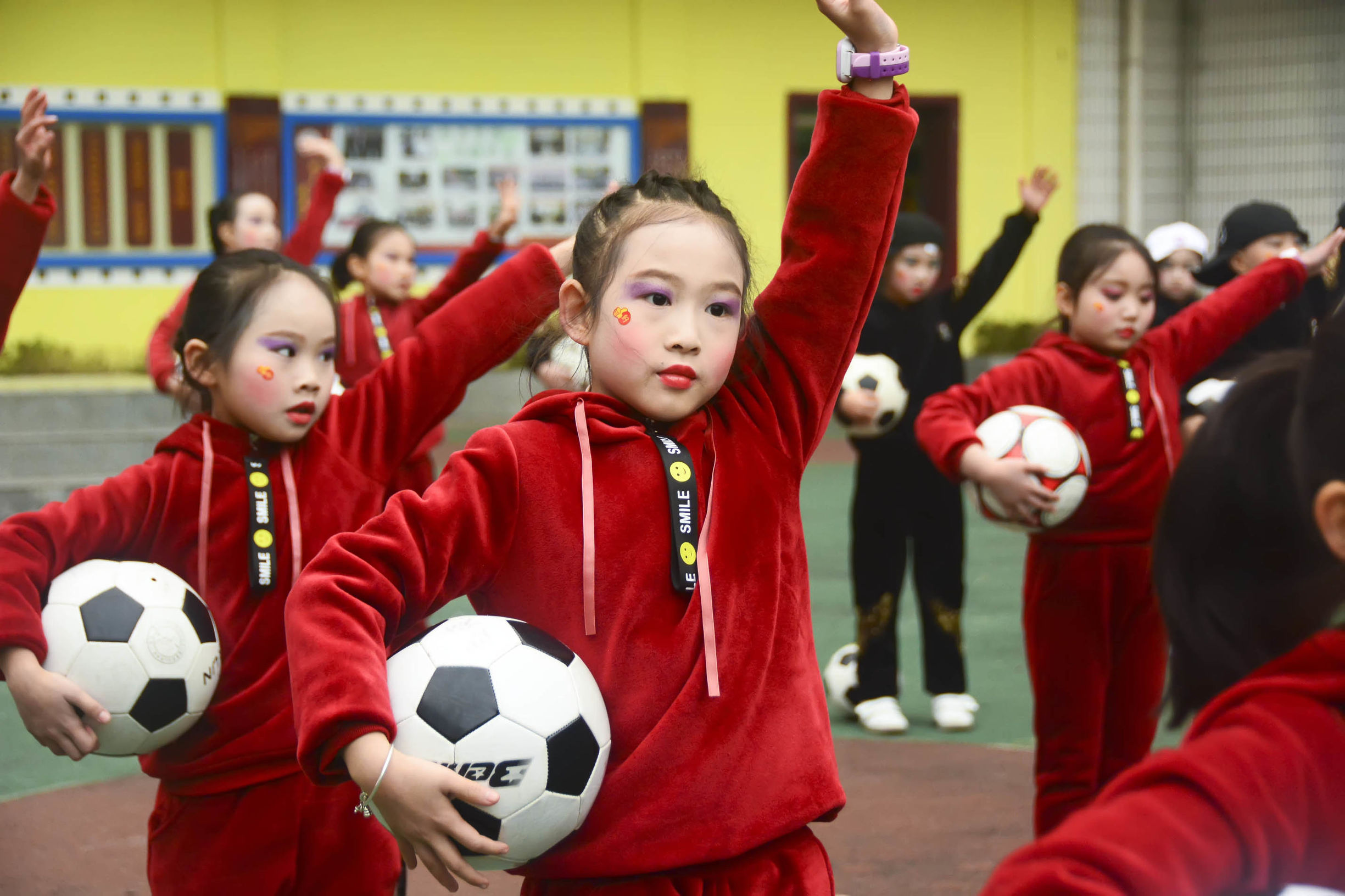红山区第17小学足球啦啦操,三小校运会啦啦操