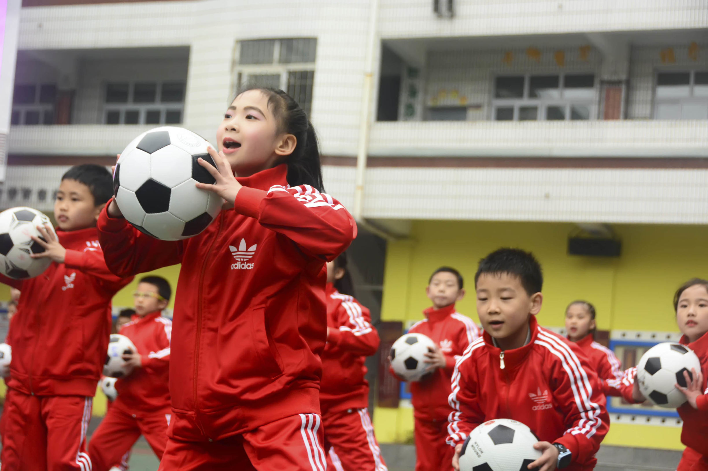 红山区第17小学足球啦啦操,三小校运会啦啦操