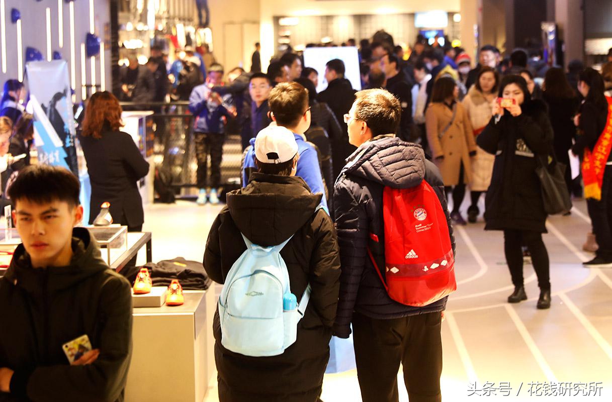 曼联苏宁,曼联vs格拉纳达球迷进场