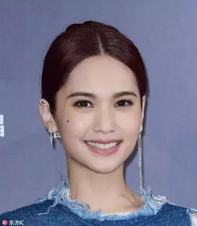 章子怡一身粉色系少女感满满,章子怡清爽有气质宛如18岁少女