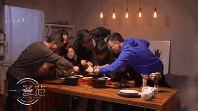 不用电不用火一瓶冷水吃火锅,不用热水就能煮的火锅