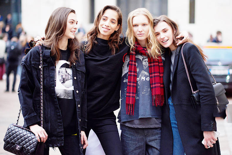 把重灾区格纹围巾搭得更高级