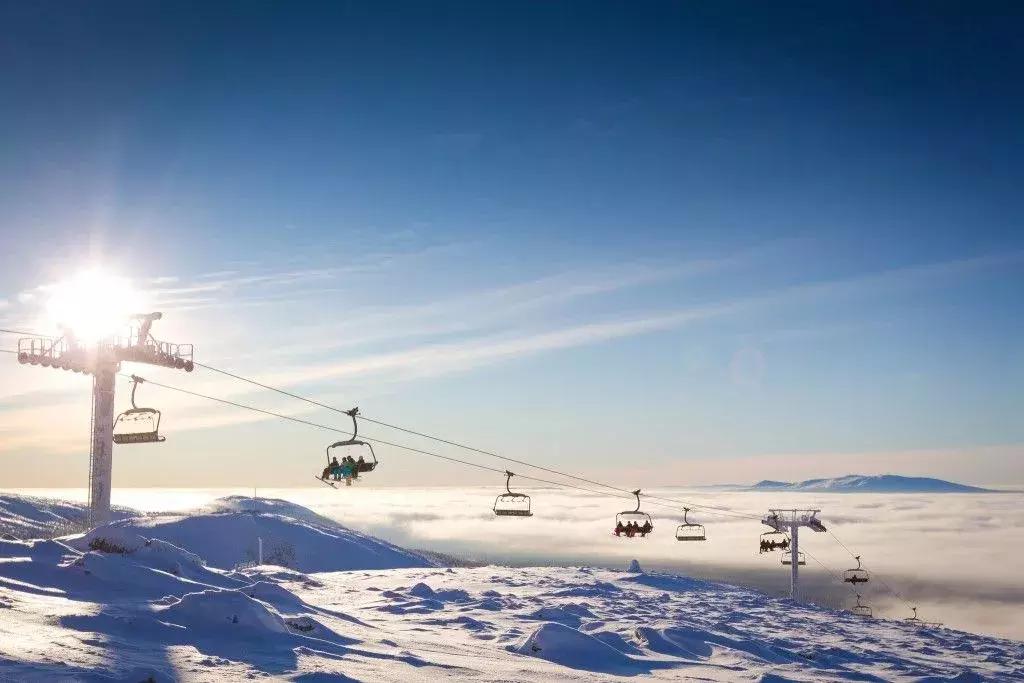 冬日来滑雪场滑雪,又到了一年一度的滑雪趴