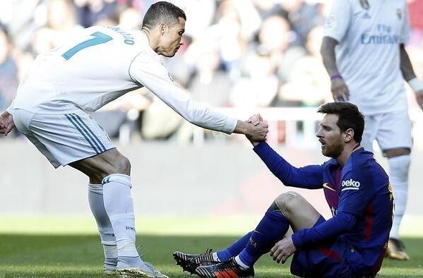 c罗与梅西颁奖典礼,c罗公开谈梅西