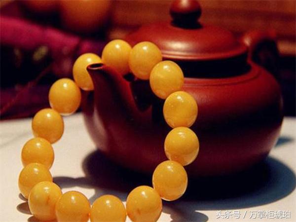 蜜蜡鸡油红好还是鸡油黄好,鉴别鸡油黄蜜蜡真假的最简单方法