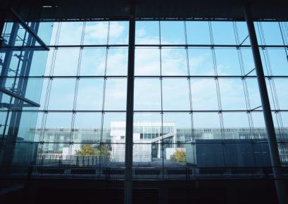 汽车玻璃擦花了怎么补救,玻璃越擦越模糊是什么原因