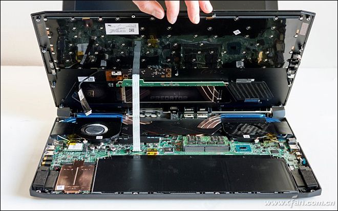 谁说超薄本不能流畅吃鸡？这款宏碁掠夺者Triton700表示不服！