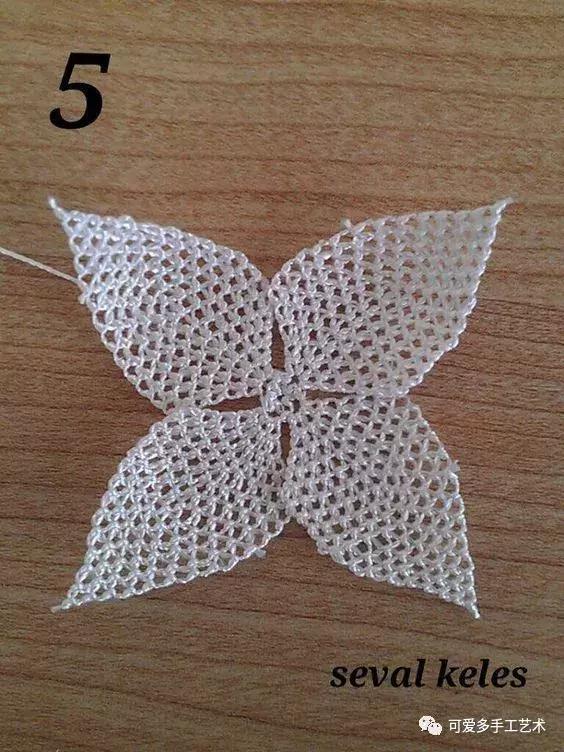 只是用针穿上了线不断绕圈打结，做出来的仿真花竟然比钩的还好看