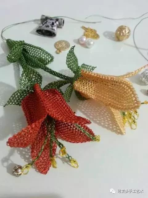 只是用针穿上了线不断绕圈打结，做出来的仿真花竟然比钩的还好看