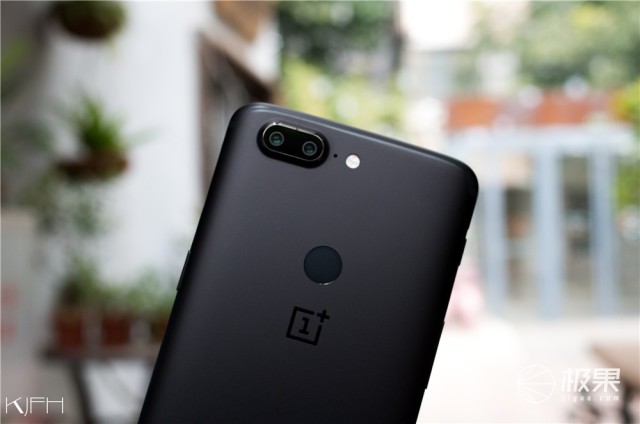 资深极客上手一加5T，顺便给你聊聊它的前世今生