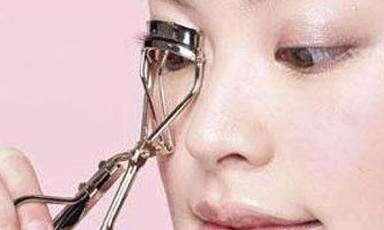 新手如何使用睫毛膏？简单易学